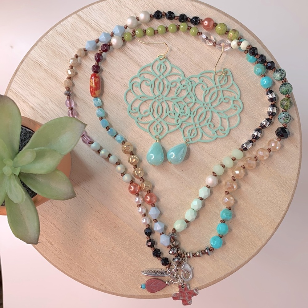 Plunder Joelle Necklace & Simone Earring Set.